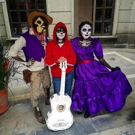 Inspiration & Accessories: DIY Coco Imelda Halloween Costume Make Up Idea "...And never forget how much your family cares for you." Miguel: @forever_deidara.87 Imelda: @katiagalilea And me as Héctor. #cosplay #mycosplays #cococosplay #disneypixar #coco #pixarcoco #miguelcosplay #miguelrivera #imeldacosplay #imeldarivera #hectorcosplay #hectorrivera #cocomakeup #imeldamakeup #hectormakeup #dayofthedead #diadelosmuertos #diademuertos #mexicanculture Coco Costume Ideas, Coco Imelda, Coco Costume, Outfits For Halloween, Disney Coco, Halloween Coustumes, Diy Kostüm, Halloween Express, Fantasias Halloween