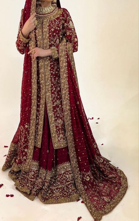 Mehroon Bridal Lehngas Pakistani, Wedding Bridal Dresses Pakistani, Red Bridal Lehenga Pakistani Wedding Bride, Pakistani Wedding Outfits Bride, Barat Dresses Pakistani Bridal Lehenga, Pakistani Bridal Wear Red, Pakistani Bride Dress, Nikah Dress Pakistani, Partywear Dresses Indian