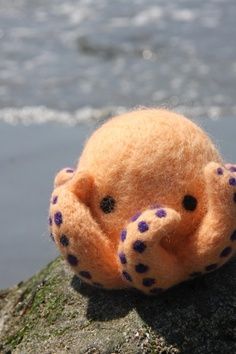 kawaii Felted Octopus, Kawaii Octopus, Felt Fish, Needle Felting Diy, Needle Felting Projects, Wool Projects, Pink Christmas Tree, Wool Crafts, Needle Felted Animals