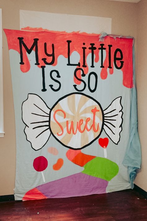 Big Little Banner Ideas, Candy Big Little Reveal, Cheer Little Sister Reveal Poster, Big Little Door Decorations, Big And Little Reveal Ideas Cheer, Big Little Reveal Box Ideas, Big Little Banner, Cute Big Little Reveal Themes, Big And Little Reveal Ideas