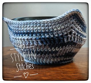 Ravelry: Designs by Tina Meininger Crochet Bowl Cozy, Fantasy Crochet, Purses Patterns, Crochet Bowl, Crochet Hot Pads, Crochet Pot, Bowl Cozies, Kitchen Crochet, Crochet Shell Stitch