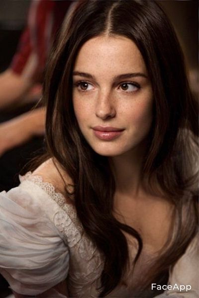 Pale Skin Brunette, Brunette Pale Skin Brown Eyes, Caucasian Makeup, Brown Hair Pale Skin, Hair Pale Skin, Brunette Woman, Model Face, Beauty Standards, Pale Skin