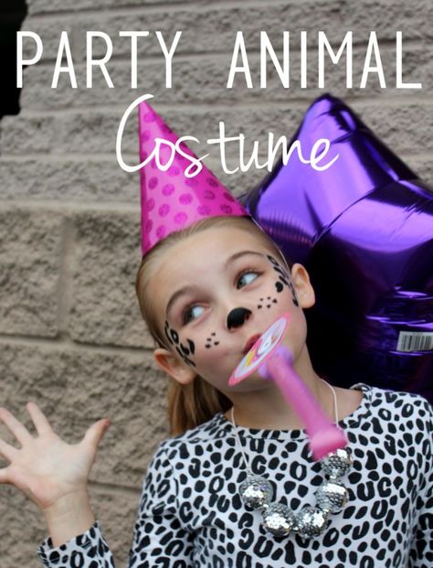 Diy Party Animal Costume, Diy Party Animals, Party Animal Costume, Pun Costumes, Last Minute Costume, Cheap Costumes, Last Minute Costumes, Animal Costumes, Dress Up Day