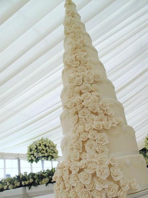 6 ft Tall Wedding cake Wedding Cakes Big, Huge Wedding Cakes, Tall Wedding Cakes, Bling Wedding Cakes, Extravagant Wedding Cakes, Wedding Cake Vanilla, Wedding Shower Cakes, Christmas Themed Cake, Wedding Cake Images