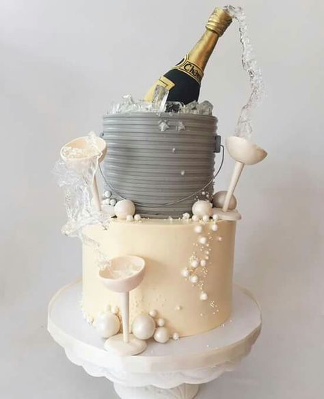 By Le Dolci Champagne Cake Design, Birthday Cake Models, Types Of Birthday Cakes, Culinary Classroom, Army Birthday Cakes, Engagement Frame, Cinderella Birthday Cake, Champagne Wedding Cakes, Liquor Cake