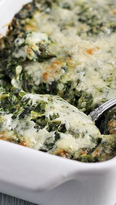 Ina Garten's Creamed Spinach Gratin. Michelle's notes: made for Thanksgiving 2015. YUM. I halved the recipe since there were so many sides already, but this was a winner. Might have used a little more cheese than was strictly called for, and I used grated parmesan instead of freshly-grated parm, but I will definitely make this again! Creamed Spinach Gratin, Sides Thanksgiving, Creamed Chicken, Veggie Casseroles, Spinach Gratin, Cottagecore Recipes, Barefoot Contessa Recipes, Veggie Recipe, Savory Sides