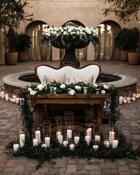 Serra Plaza (@serraplaza) • Instagram photos and videos Sweetheart Table Candles, Tuscany Wedding Theme, Sweetheart Table Flowers, Wedding Sweetheart Table, Black And White Wedding Theme, Quinceanera Planning, Elegant Winter Wedding, Sweetheart Table Wedding, White Wedding Theme