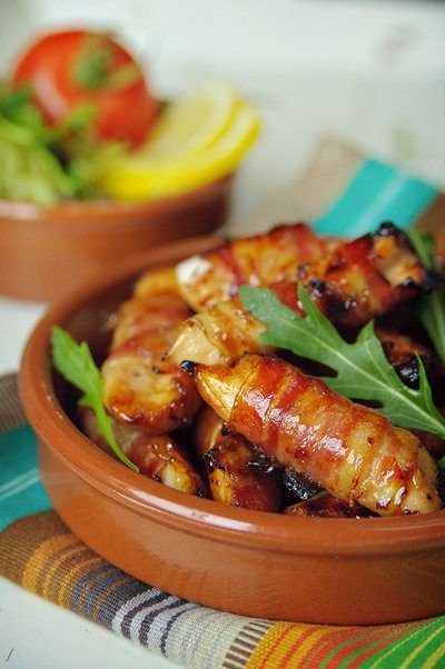 Tapas recepten; makkelijke & kleine hapjes maken. Van warm, koud, vis, vlees of vegetarisch  - HTKL.nl Bacon Bites, Honey Glazed Chicken, Chicken And Bacon, Honey Glazed, Bacon Wrapped Chicken, Glazed Chicken, Chicken Bites, Think Food, Chicken Bacon