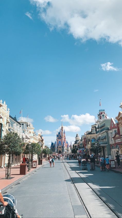 Main Street Magic Kingdom, Magic Kingdom Wallpaper Aesthetic, Disneyland Main Street Aesthetic, Walt Disney World Aesthetic, Magic Kingdom Aesthetic, Disney World Main Street, Magic Kingdom Pictures, Disney Main Street, Main Street Disney