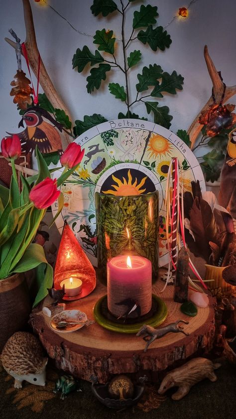 Beltane Altar Mother Nature Altar, Beltaine Aesthetic, Beltane Wallpaper, Modern Satanism, Medusa Altar, Celtic Altar, Ancestral Medicine, Beltane Traditions, Summer Altar