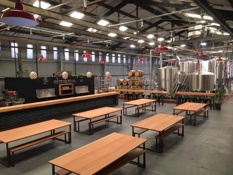 Brewery Taproom, Brewery Restaurant, Brewery Design, Garage Style, Beer Brewery, Beer Company, Brewing Equipment, Micro Brewery, Brew Pub