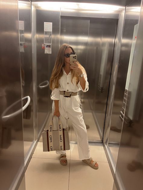 Chloe Sunglasses Outfit, White Dad Sandals Outfit, Cream Sandals Outfit, Chloe Bag Outfit, Dad Sandals Outfit, London Outfits, Running Errands Outfit, Dad Sandals, Errands Outfit