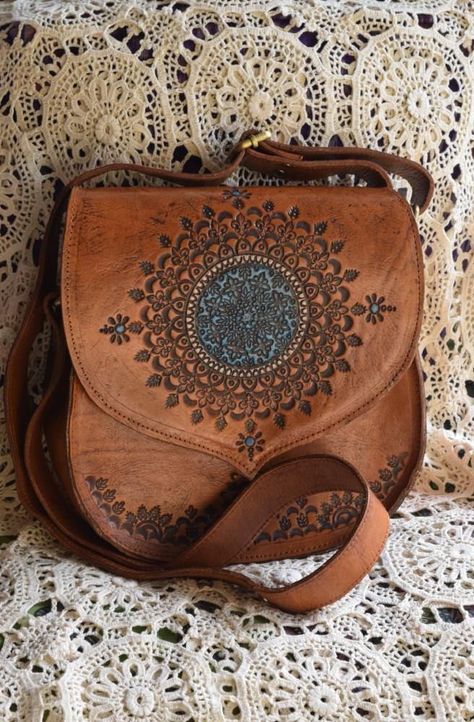 Mode Hippie, Leather Handbags Handmade, Looks Country, Leather Carving, Faux Suede Fabric, Inside Bag, Leather Bags Handmade, Gorgeous Bags, Cute Bags