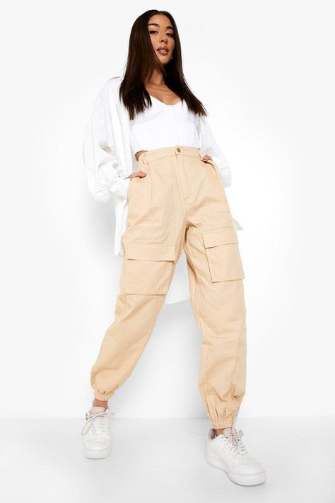 Cargo Pant Office Outfit, Beige Cargo Sweatpants Outfit, Beige Cargo Pants Outfit Hijab, Cargo Jogger Outfit, Beige Joggers Outfit Women, Cuffed Cargo Pants Outfit, Women’s Cargo Pants Outfit, Jogger Cargo Pants Outfit, Khaki Joggers Outfit Women