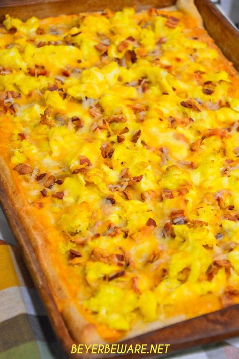 Caseys Breakfast Pizza, Bacon Egg And Cheese Casserole, Breakfast Pizza Sauce, Easy Breakfast Pizza, Egg Pizza Breakfast, Egg And Cheese Casserole, Cheese Pizza Recipe, Egg And Bacon, Breakfast Casserole Bacon