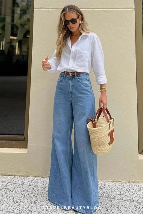 15 Perfect Tops to Wear with Wide Leg Jeans Look Hippie Chic, Wide Leg Jeans Outfit, Wide Legged Jeans, Looks Jeans, Fest Outfits, Capsule Wardrobe Outfits, Usa Women, Work Fits, Elegante Casual