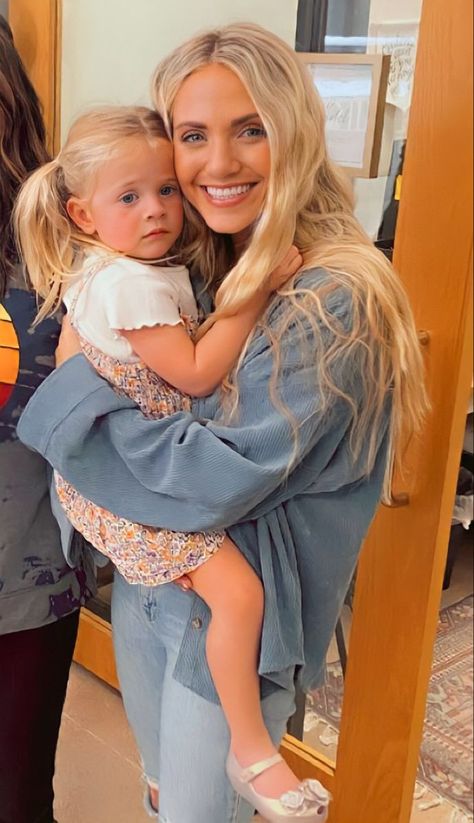 Posie Labrant, Savannah Labrant, Labrant Family, Cole And Savannah, Siblings Goals, Labrant Fam, Ashy Blonde, Hair Color Shades, Blonde Hair Inspiration