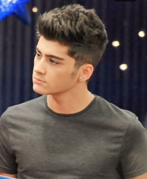 Zayn Malik Quiff Hairstyle, Zayn Malik Hairstyle, Hairstyles Thick Hair, One Direction Zayn Malik, Mens Haircuts Short Hair, Haircuts Short Hair, One Direction Zayn, Hair Round Face, Quiff Hairstyles