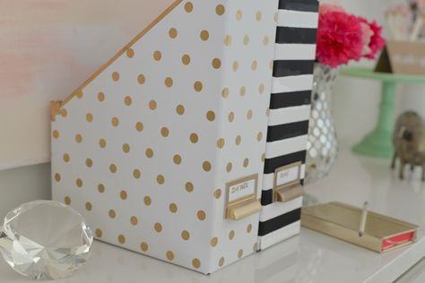 When it comes to us ladies of 204 Park, we believe that Kate Spade can do  no wrong. I decided to try a little Kate Spade inspired office DIY of my  own. Bedroom Desk Organization, Desk Organization Diy, Kate Spade Inspired, Astuces Diy, Diy Office, Bedroom Desk, Magazine Holders, Gold Dots, Simple Bedroom