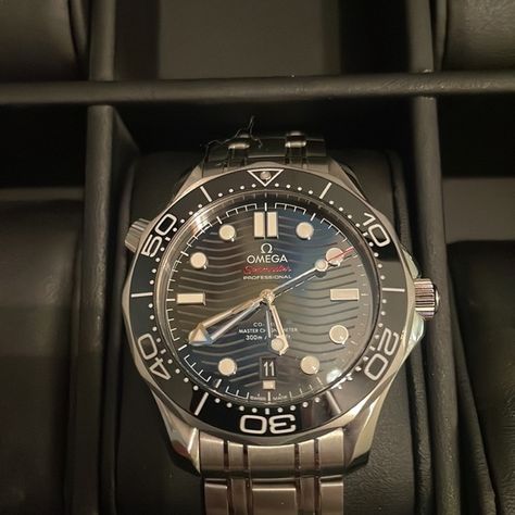 SEAMASTER 300M CO‑AXIAL MASTER CHRONOMETER 42 MM Love Luxury, Watch Lover, Seiko Watches, Follow Instagram, Almost Perfect, Omega Seamaster, Japan Post, Breitling Watch, Vintage Watches