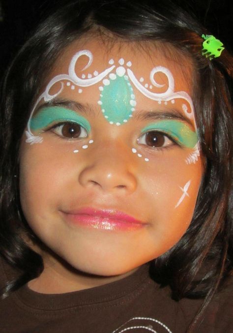 princess face paint Princess Face Paint, Frozen Face Paint, Painting Princess, Princess Face Painting, Face Painting Tips, Face Paint Ideas, Frozen Face, Princess Painting, Paint Face