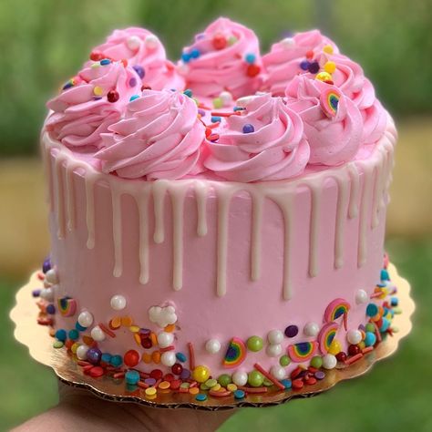 Pink Color Cake Design, Rainbow Cake Sprinkles, Pink Confetti Cake, Cake Sprinkles Decoration, Pink Color Cake, Pink Rainbow Cake, Pink Cake Birthday, Pretty Pink Cake, Cakes Rainbow