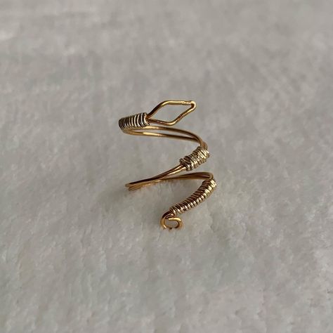 Wire Snake Ring, Wire Snake, Sunglasses Chains, Snake Ring Gold, Chat Diy, Braided Bracelet Diy, Wire Jewelry Rings, Metal Stamped Jewelry, Bijoux Fil Aluminium