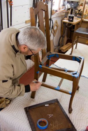 Antique Dining Room Table, Diy Furniture Repair, Antique Dining Rooms, Head Scratcher, Antique Dining Room, Wood Furniture Plans, Repair Videos, Chair Repair, Dining Room Table Set