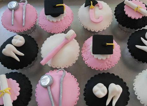 Dental Cake Ideas Dentists, Dentist Graduation Cakes, Dental Hygiene Graduation Party Ideas, Dentist Cupcakes, Dental Cupcakes, Dentist Party, Dental Cake, Dental Hygiene Graduation, Dentist Cake