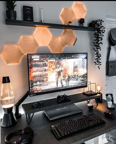 Gaming Setup Black Desk, Black Set Up Gaming, Black Gamer Setup, Black Gamer Room, Black Desk Decor Ideas, Black Desk Setup, Black Gaming Setup, Black Gaming Room, Small Game Room Design