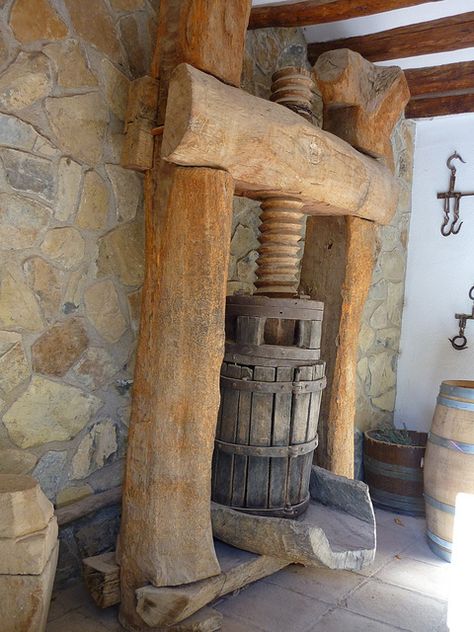 Cider Press, Fruit Press, Wine Press, Jewelry Hacks, Wine Magazine, Wine Vineyards, Italy Wine, Wine Delivery, Wine Art