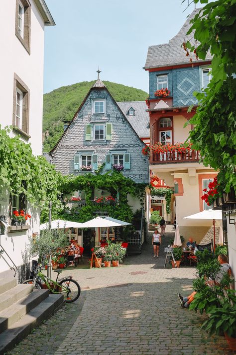 The Pretty Little Town Of Beilstein and The Amazing Eltz Castle In Germany - Hand Luggage Only - Travel, Food & Photography Blog Little Town Aesthetic, Germany Places, Eltz Castle, Castle In Germany, Cute Town, Germany Photography, Germany Castles, Halong Bay, Voyage Europe