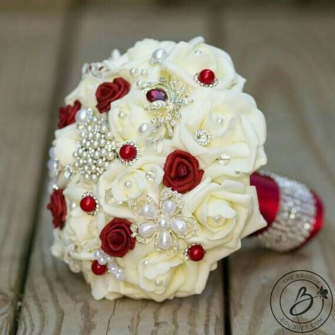 Alternative Wedding Bouquet, Small Wedding Bouquets, Red Brooch, Bouquet Ribbon, Jeweled Bouquet, Red And White Weddings, Red Wedding Theme, Red Bouquet Wedding, Brooch Wedding