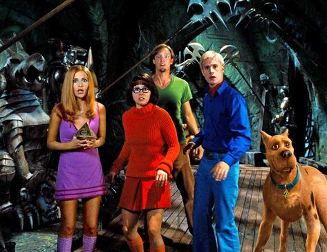 Daphne And Fred, Strangers In The Night, Scooby Doo Mystery Inc, Scooby Doo Movie, Halloween Parejas, Scooby Doo Mystery Incorporated, Best Halloween Movies, Shaggy And Scooby, Daphne And Velma