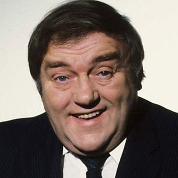 Les Dawson. Comedian. 1998. Malcom Young 70s, British Comedians, Les Dawson, Celebrity Doppelganger, Scotland Old Man Of Storr, Mad Men Meme, Funny Comedians, British Sitcoms, 70s Show Memes