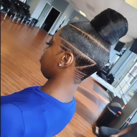 Shaved Sides And Back, Short Relaxed Hairstyles, Braids With Shaved Sides, High Bun Hairstyles, Shaved Side Hairstyles, Shaved Hair Designs, Beautiful Buns, Braided Cornrow Hairstyles, Pretty Braided Hairstyles