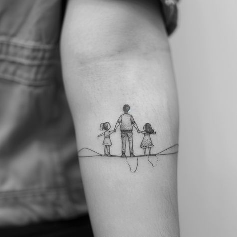 tatouage pour symboliser la famille Dates, Parenting, Tattoos, Bracelet