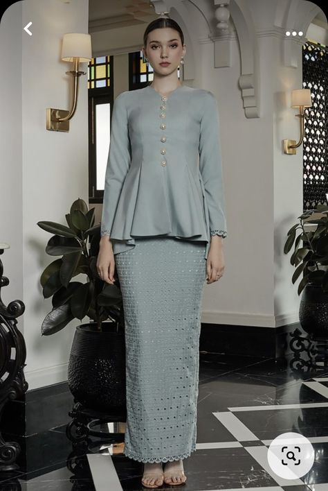 Baju Kurung Moden Style, Pleated Pencil Skirt, Kurung Modern, Kurta Women, Modern Wear, Chic Evening Dress, Baju Kurung Moden, Fashion Show Dresses, Kebaya Dress