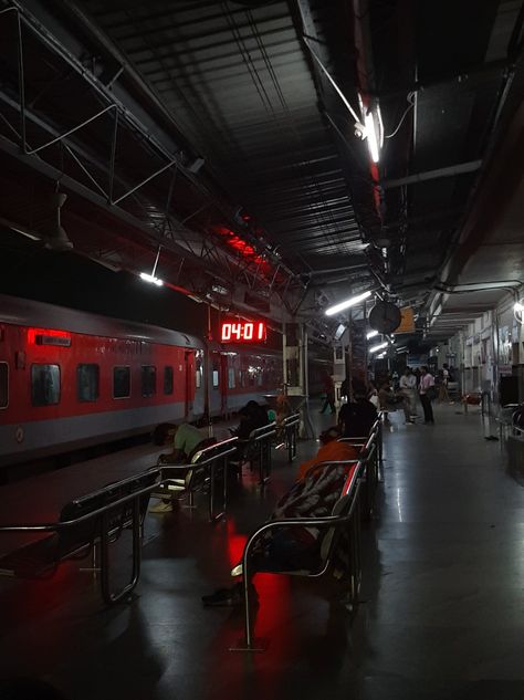 Night Railway Station Snap, Train Night Snap, Train Pics Photo Ideas, Night Train Snap, Railway Station Snap, Railway Station Night, Railway Station Aesthetic, Railway Station Photography, Night Train Aesthetic