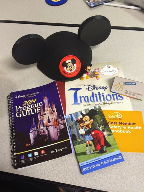 Disney Internship, Disney University, Disney College, Disney College Program, Disney Cast Member, Tema Disney, Disney Collage, Disney Day, Walt Disney World Vacations