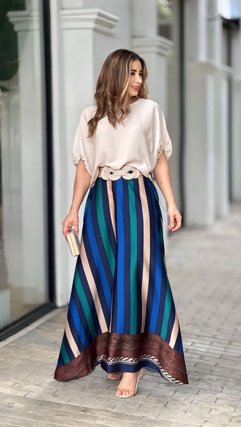 Classy Skirt Outfits, Outfit Informal, Womens Skirt Outfits, Beautiful Casual Dresses, Pants Women Fashion, Casual Chic Outfit, Modest Fashion Outfits, Fashion Design Clothes, Modest Dresses