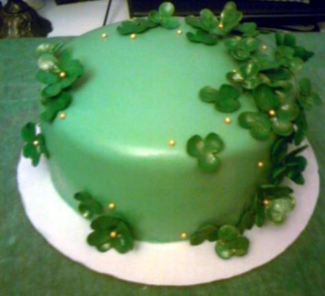 Irish Birthday Cake, Shamrock Cake, St Patricks Day Cakes, Irish Birthday, Special Event Cakes, Cake Custom, Award Template, Green Cake, 50th Birthday Cake