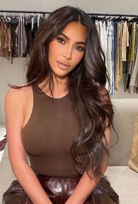 Kardashian Hair Color, Kim Kardashian Hair, Estilo Kardashian, Bombshell Hair, Kardashian Hair, Brown Hair Inspo, Blowout Hair, Hair Appointment, Jenner Outfits