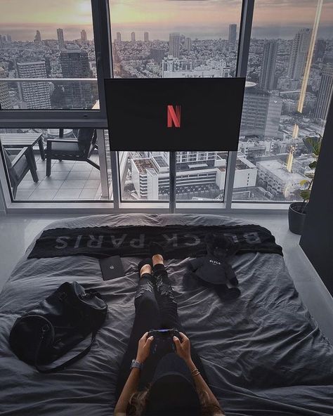 Rent Room, Blvck Paris, Black Bedroom Design, Loft Interior, Bedroom Setup, Foto Poses, Luxury Homes Dream Houses, Dream Apartment, Dream House Interior