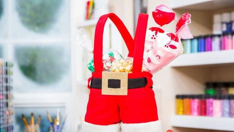 Ali Fedotowsky shares an adorable gift idea inspired by Santa himself – Santa Pants Gift Bags! Santa Pants, Letters To Santa, Diy Santa, Christmas Stockings Diy, Gift Bags Diy, Santa Bags, Crafty Christmas, Mini Lights, Go Big Or Go Home