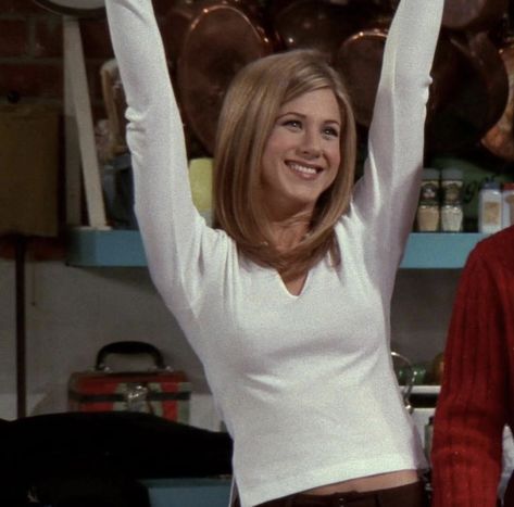 Early 2000s Characters, Jennifer Aniston Aesthetic, Rachel Core, Rachel Green Friends, Jeniffer Aniston, Rachel Green Outfits, Rachel Friends, Ross And Rachel, Friends Scenes