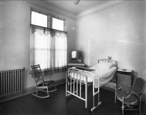 1930s Hospital Room Suitcase Exhibition, Mental Institution, Haunting Photos, Abandoned Asylums, Psychiatric Hospital, Hospital Room, Mental Hospital, They Left, Finger Lakes