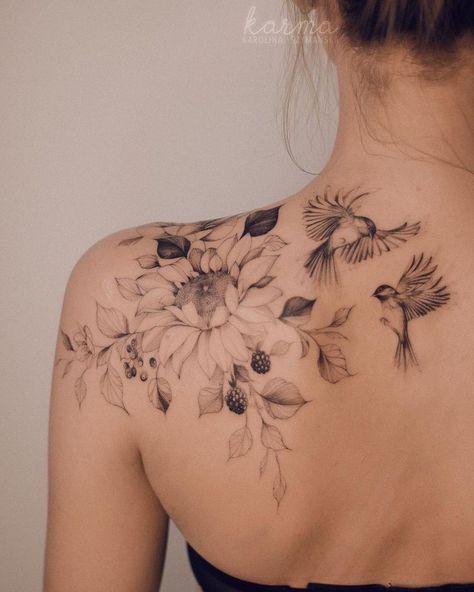 Back Shoulder Tattoos, Small Feminine Tattoos, Feminine Shoulder Tattoos, Tattoos Female, Shoulder Cap Tattoo, Floral Back Tattoos, Floral Tattoo Shoulder, Disney Sleeve, Flower Tattoo Shoulder