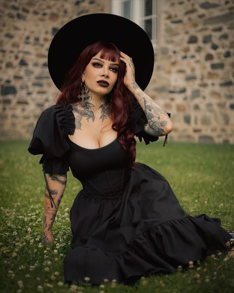 Isn’t this just the perfect summer dark cottagecore outfit? 🖤🌿 @lilmoonchildd wears the ALICE TOP, EDITH SKIRT, and the HARRIET CORSET BELT (which will be restocking soon)! #blackwoodcastle #darkcottagecore #darkcottagecoreaesthetic #gothicfashion #cottagecorefashion #gothicstyle #summergoth #gothicmakeup Edgy Outfits Summer, Dark Cottagecore Outfits, Corset Belt Outfit, Gothic Wedding Theme, Corset Top Outfit, Cottagecore Outfit, Summer Goth, Grunge Shirt, Goth Corset