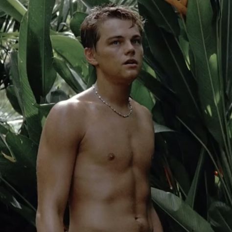 Leonardo Dicaprio Shirtless, Leonardo Dicaprio The Beach, Leonardo Dicaprio Photos, Leonardo Dicaprio 90s, Young Leonardo Dicaprio, Guys In Speedos, Leo Dicaprio, Hot Actors, Shirtless Men